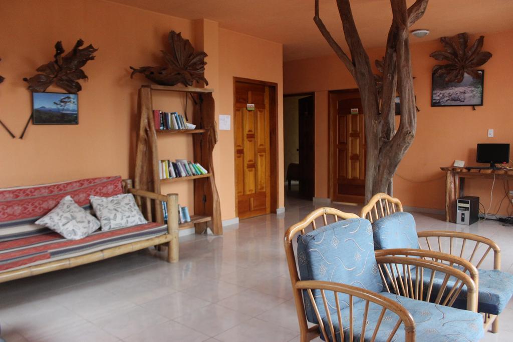 Hostal Tena Naui Exterior photo