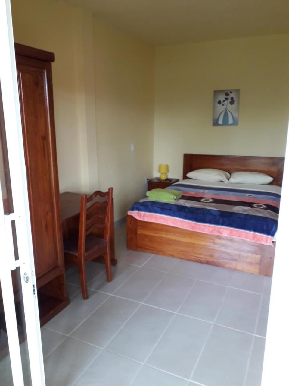 Hostal Tena Naui Exterior photo