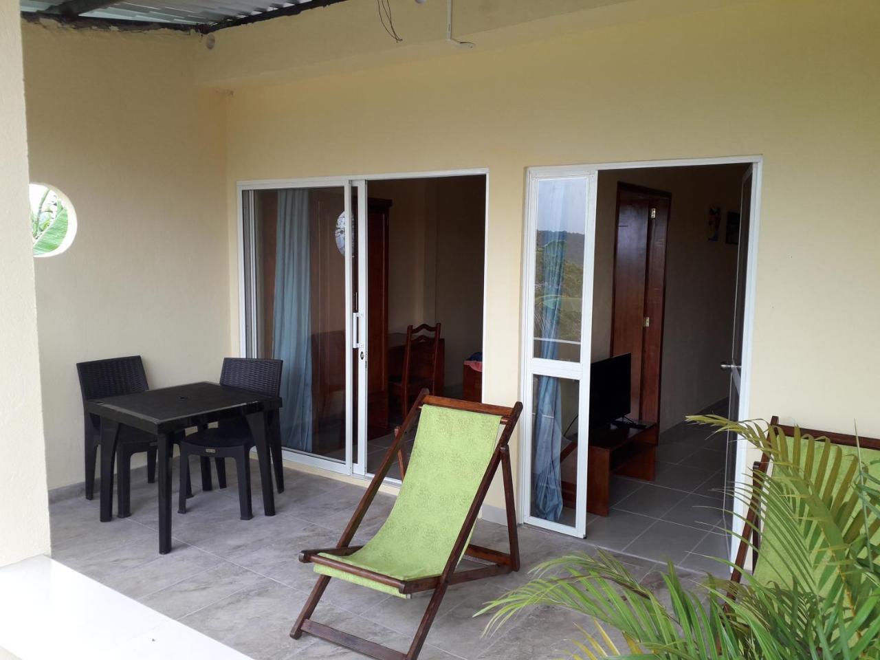 Hostal Tena Naui Exterior photo