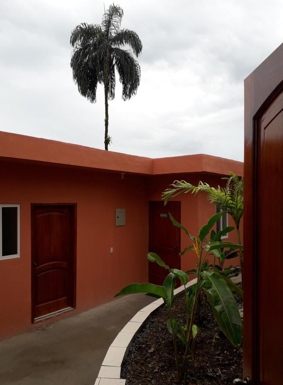 Hostal Tena Naui Exterior photo